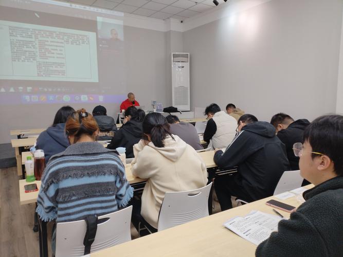 半月谈教育国考培训班真能助力上岸吗？效果与口碑究竟如何？-图2