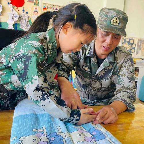 幼儿参观军区能学到哪些常识？军事教育如何影响幼儿认知发展？-图3