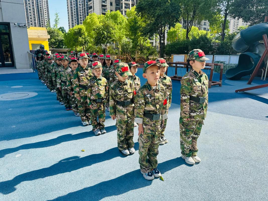 幼儿参观军区能学到哪些常识？军事教育如何影响幼儿认知发展？-图2