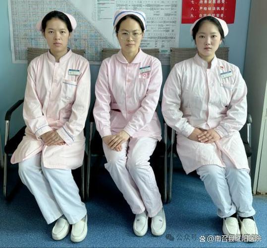 护士面试时，哪些礼仪细节能直接影响面试官的第一印象？-图2