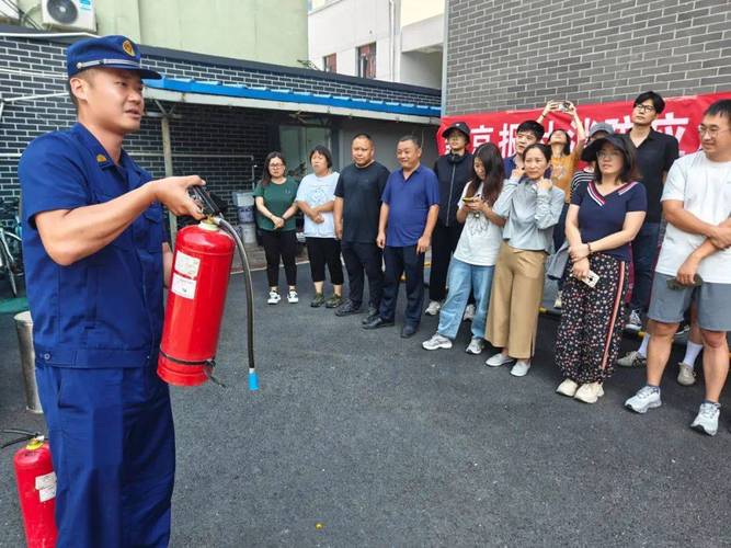 商场防火常识培训中，员工应重点掌握哪些应急技能与日常防火要点？-图1
